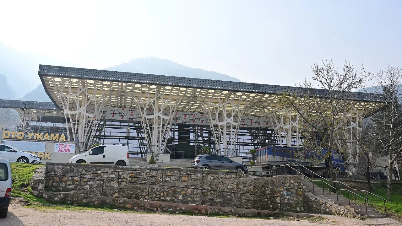 Piremir'de yol yarılandı