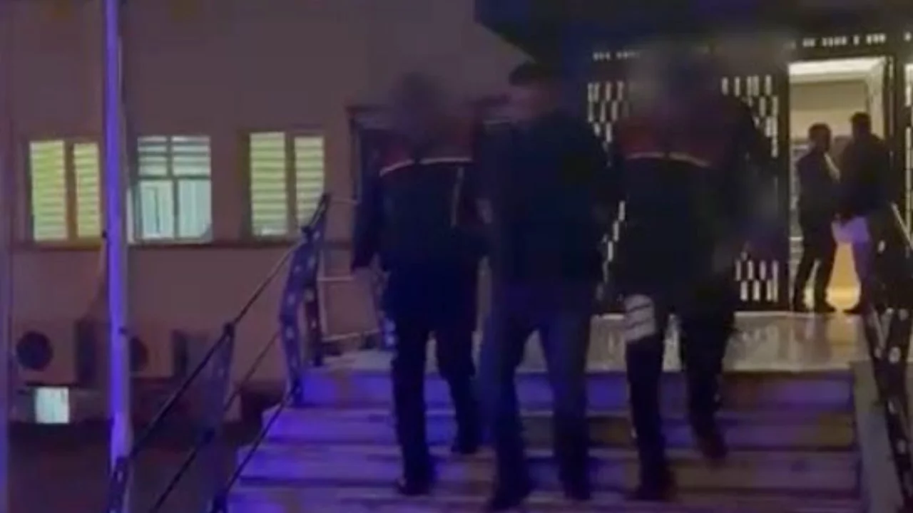 Bursa'da "Dur" İhtarına Uymayıp Kaçtı, Evinden Uyuşturucu Çıktı