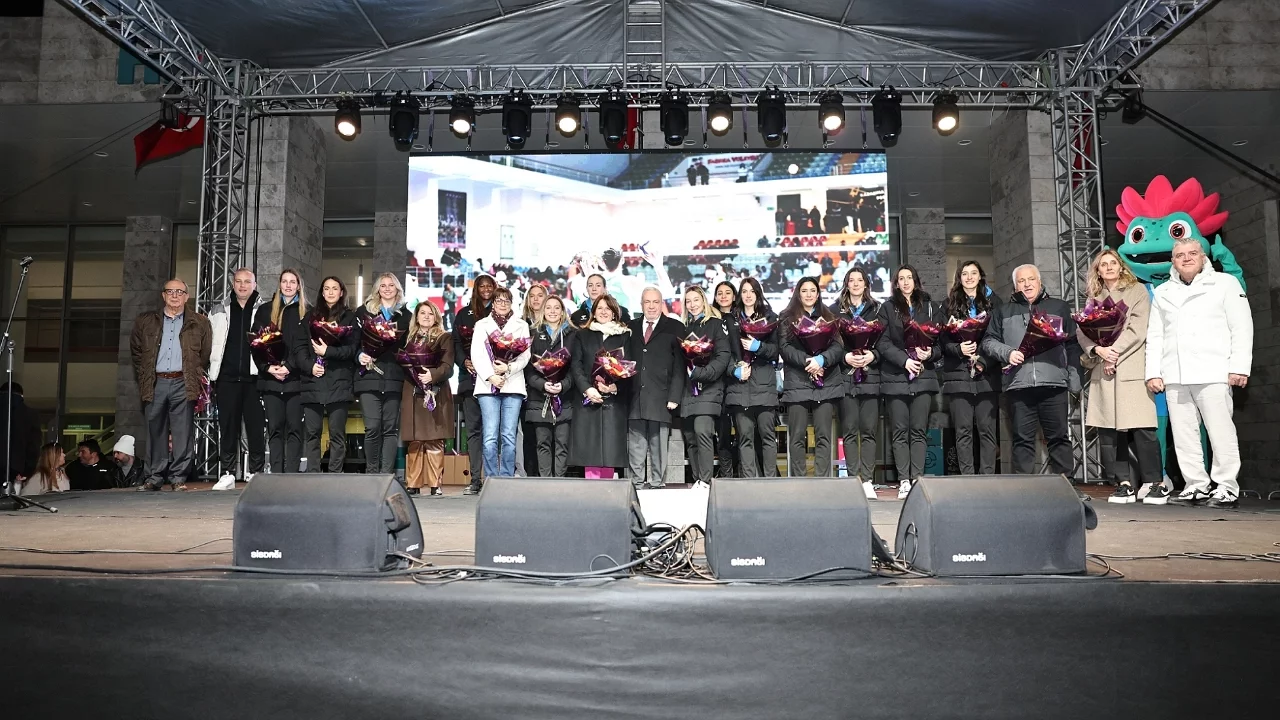 Nilüfer'in Sultanları 8 Mart'ta taraftarıyla buluştu