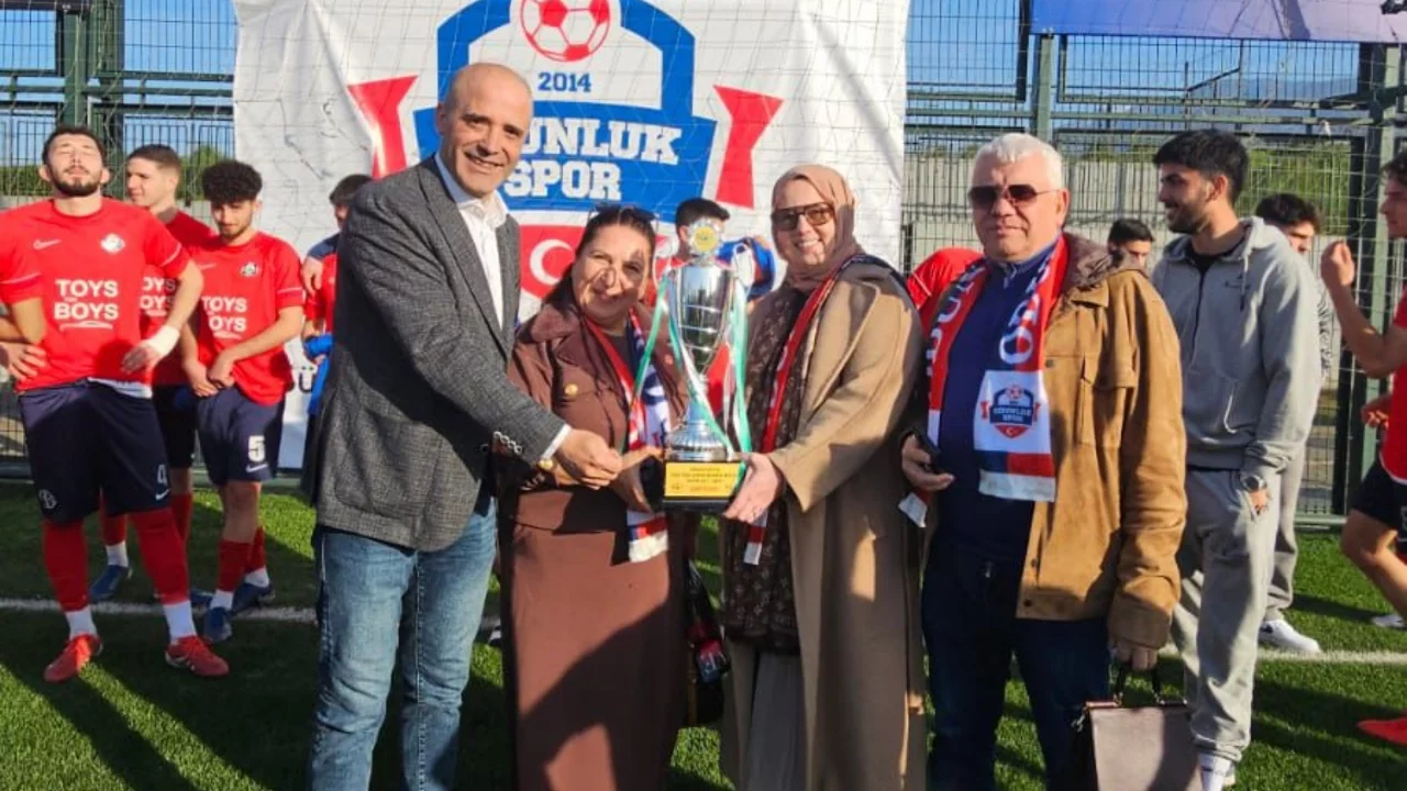 Odunlukspor Süper Amatör Lig'de şampiyon oldu