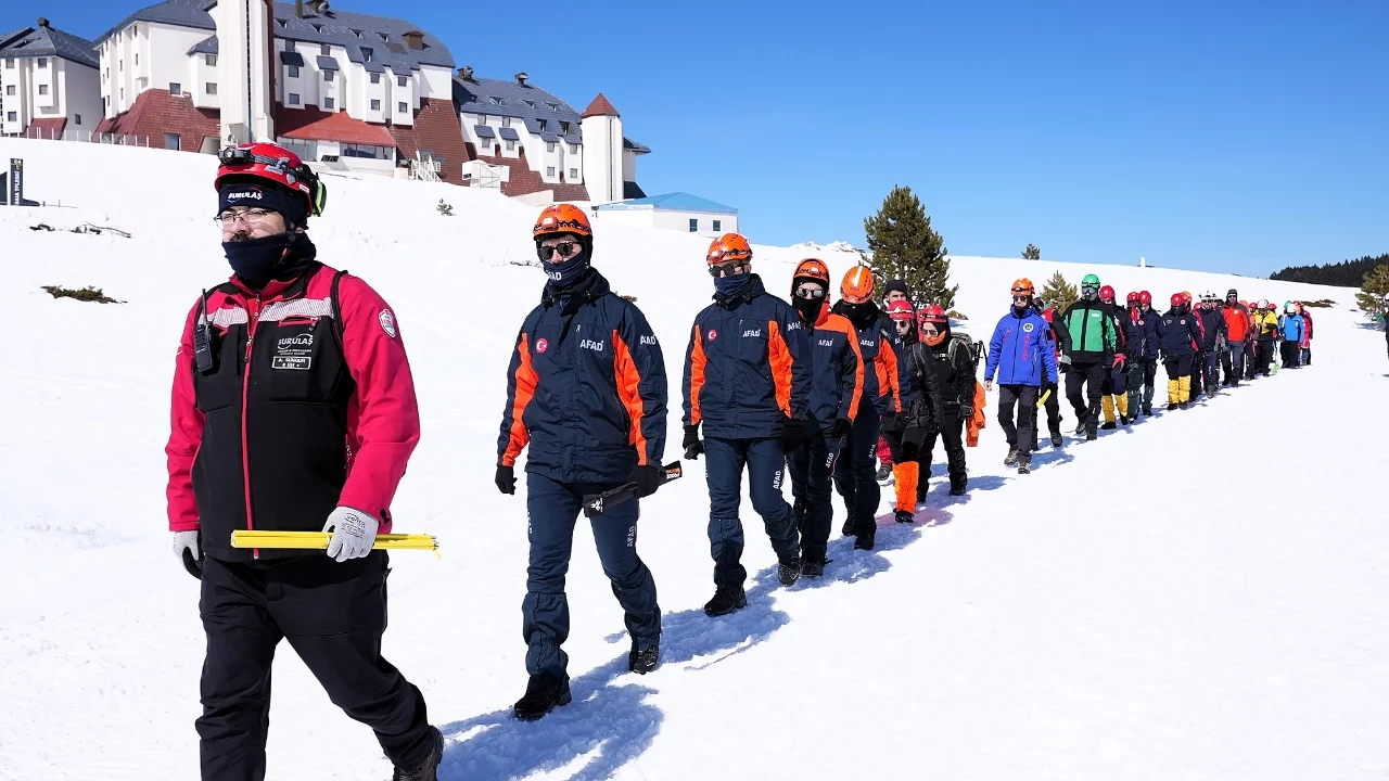 Uludağ'da Gerçeği Aratmayan Çığ Tatbikatı