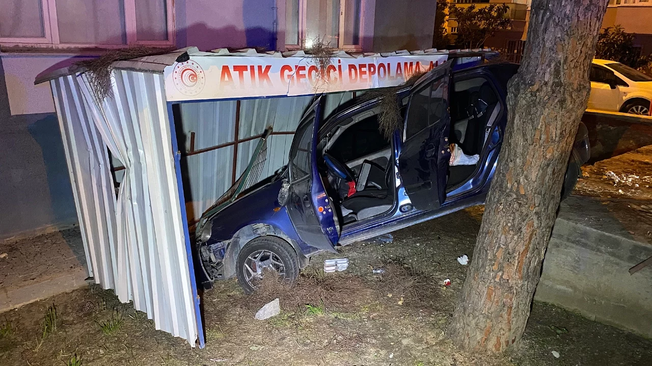 Bursa'da Kontrolden Çıkan Otomobil Bahçeye Uçtu