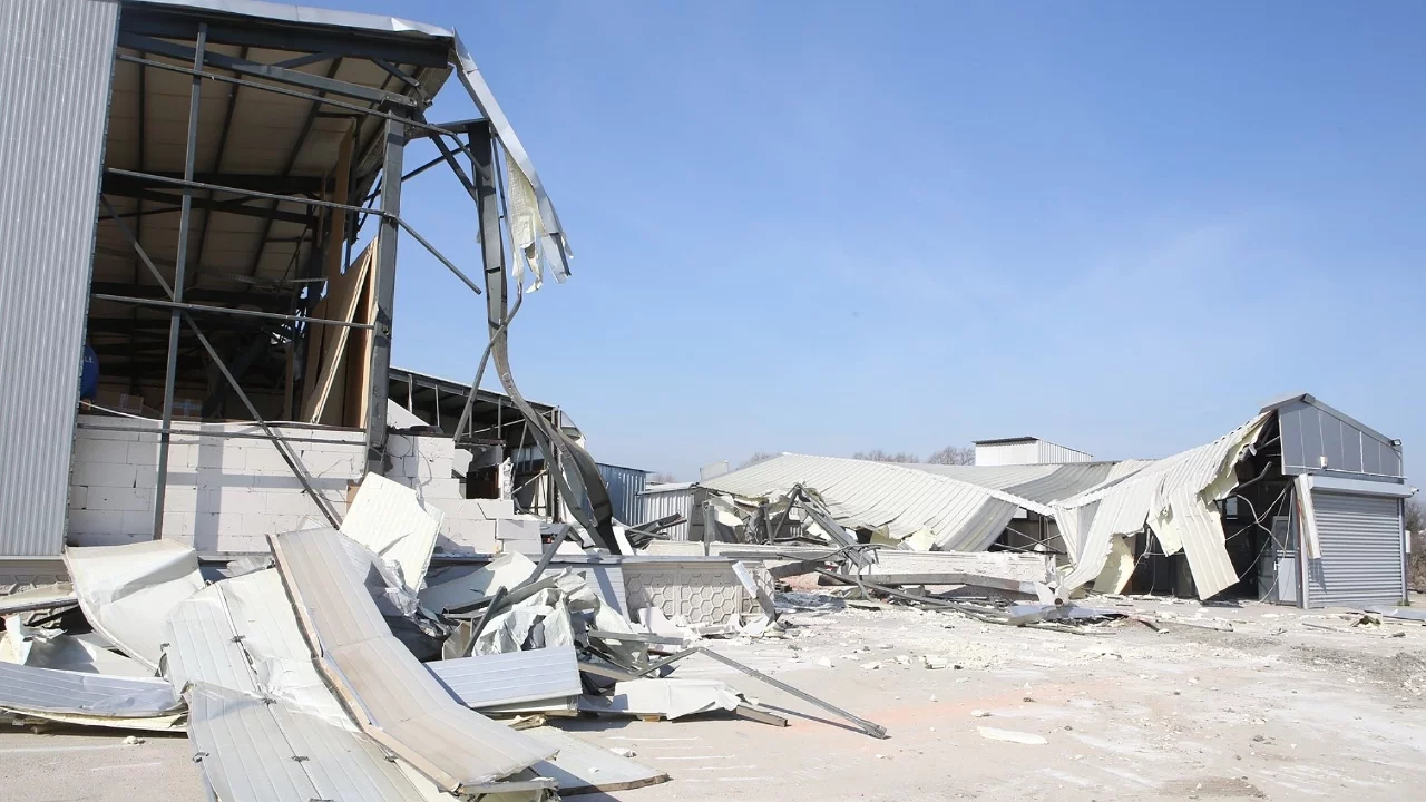 Nilüfer'de 4 kaçak bina yıkıldı