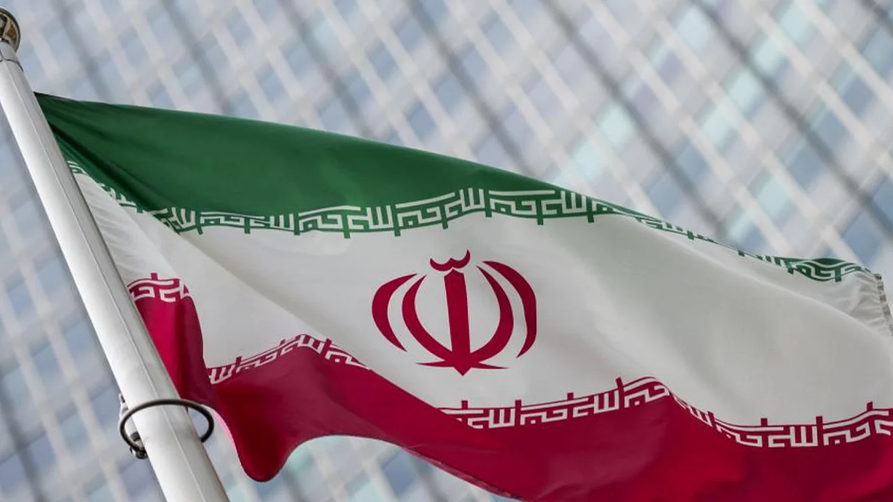 İran'dan ABD'ye Hürmüz Boğazı Tehdidi: Petrol 200 Dolara Çıkabilir