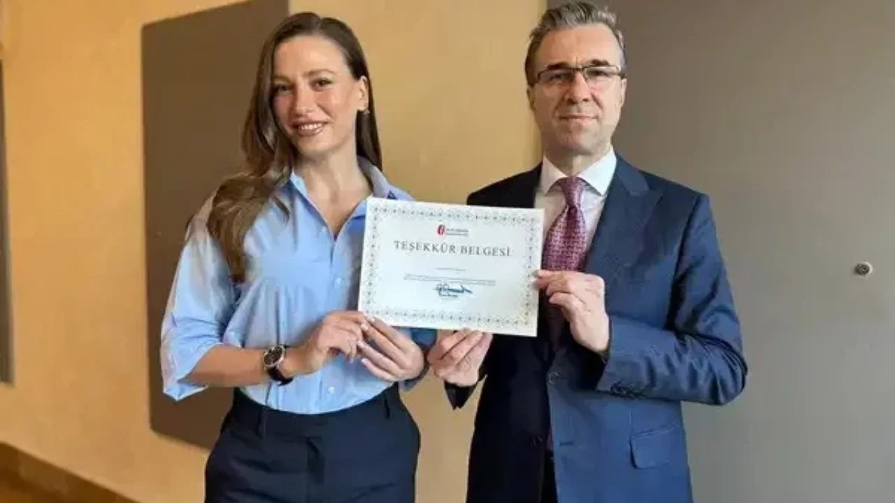 Serenay Sarıkaya'ya teşekkür belgesi