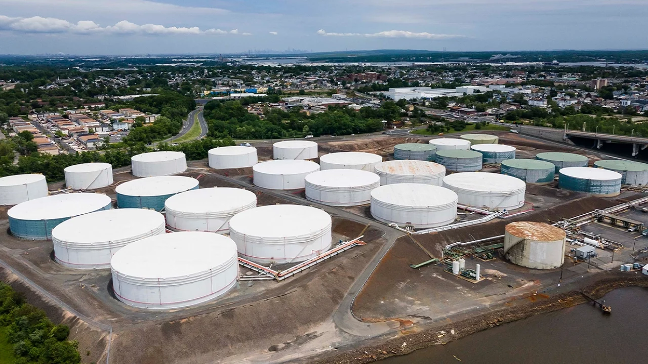 Enerji Ajansı'ndan Tarihi Adım: 400 Milyon Varil Petrol Piyasaya Sürülecek