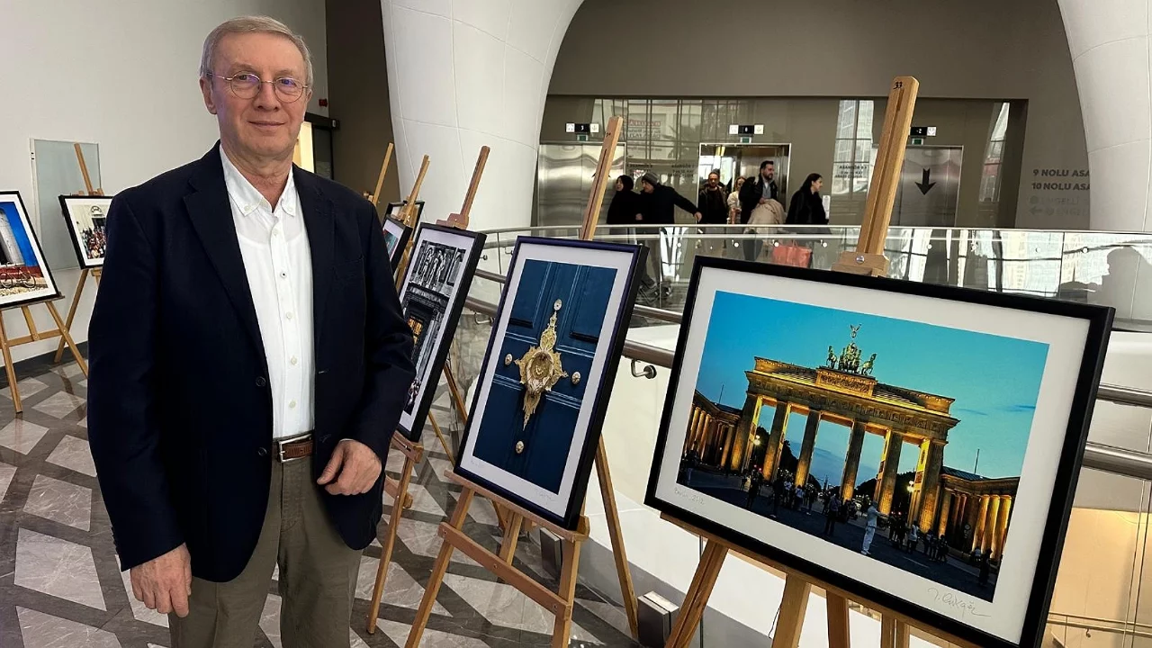Doktor Tayfun Açıkgöz'ün "Kapılar" Fotoğraf Sergisi açıldı