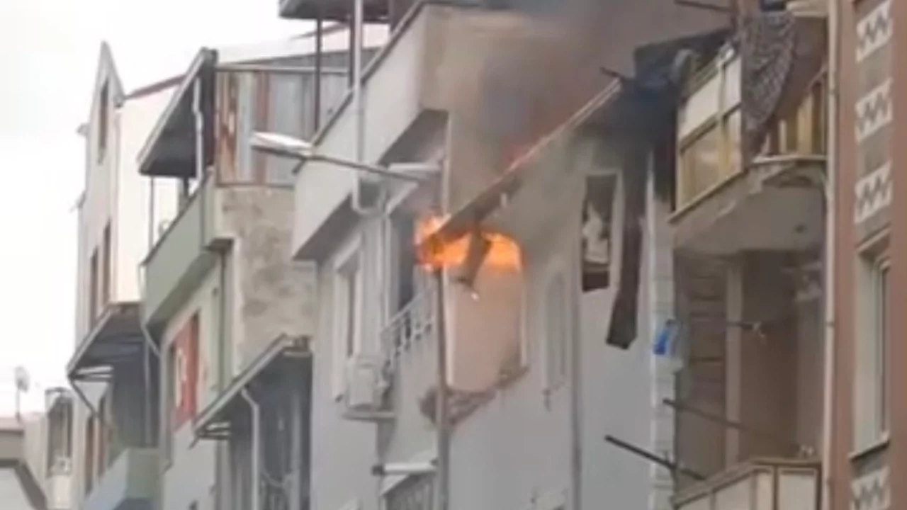 Bursa'da çatı katında çıkan yangın maddi hasara yol açtı