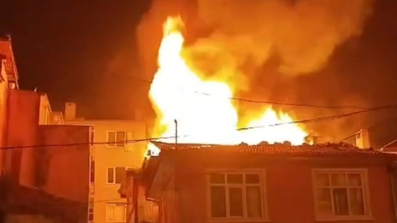 Bursa'da metruk binada çıkan yangın mahalleyi korkuttu