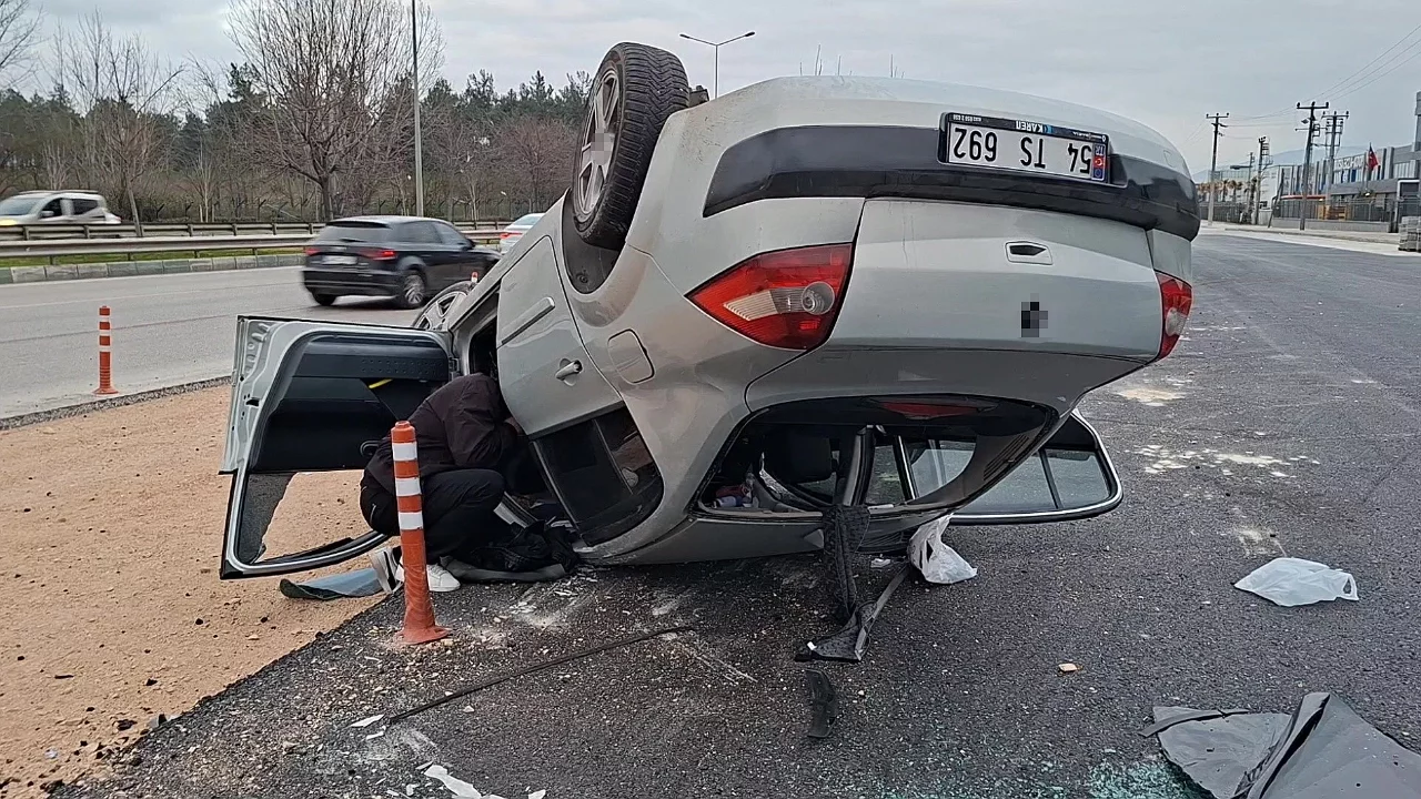 Bursa'da otomobil takla attı: Şans eseri yaralanan olmadı