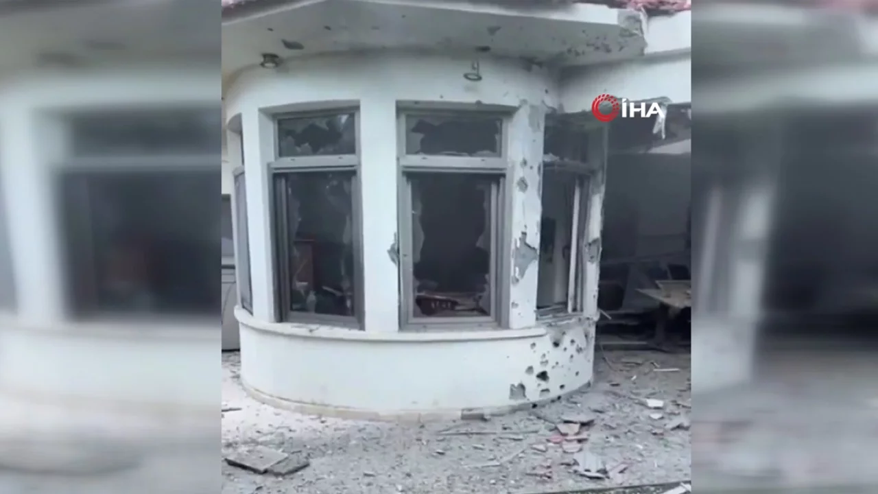 İran, İsrail'i balistik füze ile vurdu