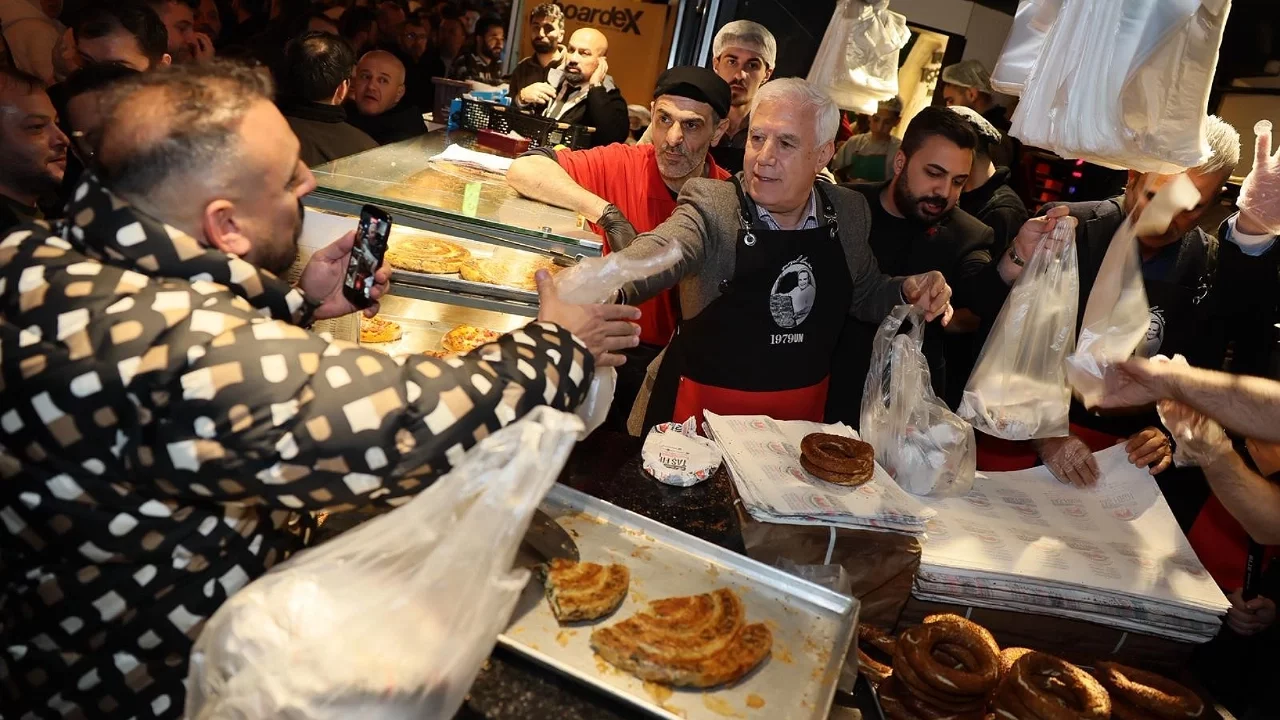 Tahanlı Pide ve çaylar başkan Bozbey'den