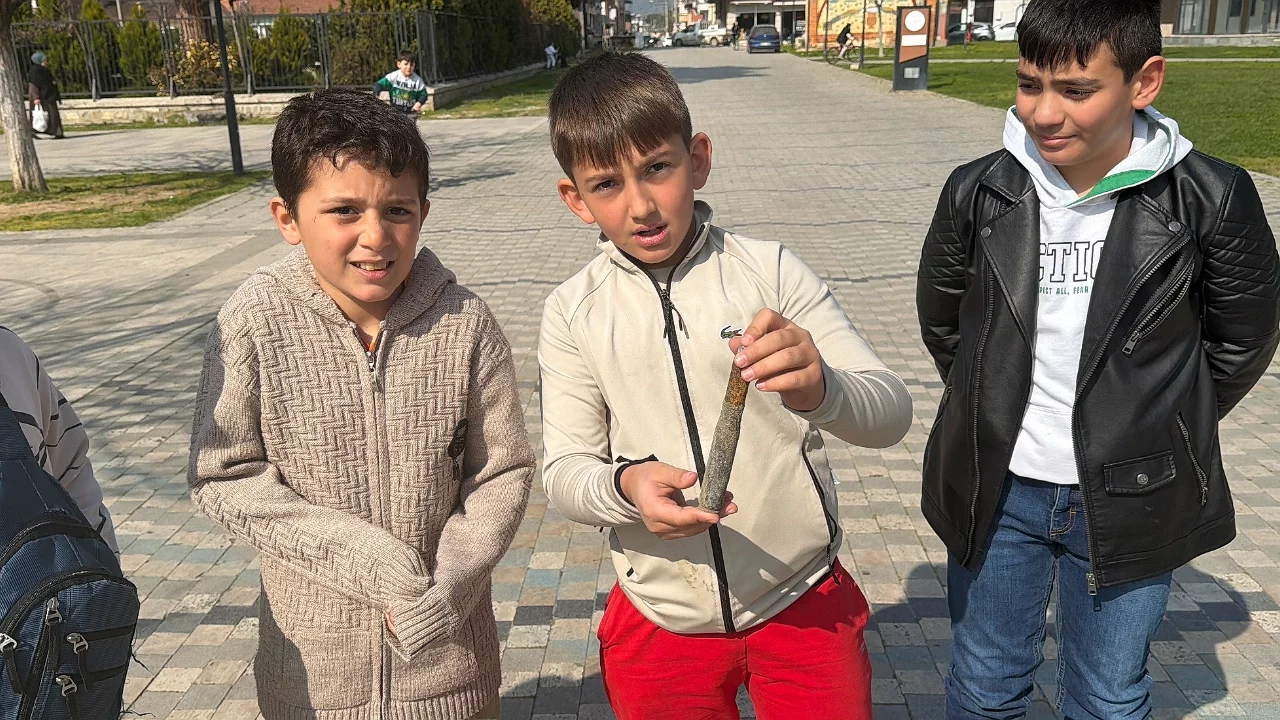 Bursa'da göl kıyısında bulunan mühimmatı çocuklar polise götürdü