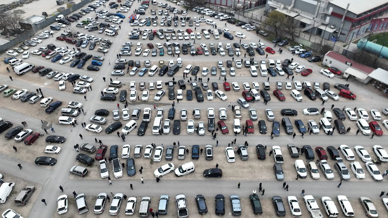 Bursa'da oto pazarında bayram öncesi durgunluk