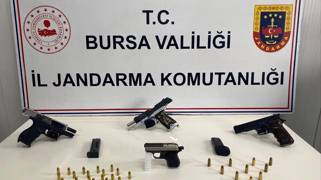 Bursa'da Ruhsatsız Silah Operasyonu: 4 Tabanca Ele Geçirildi