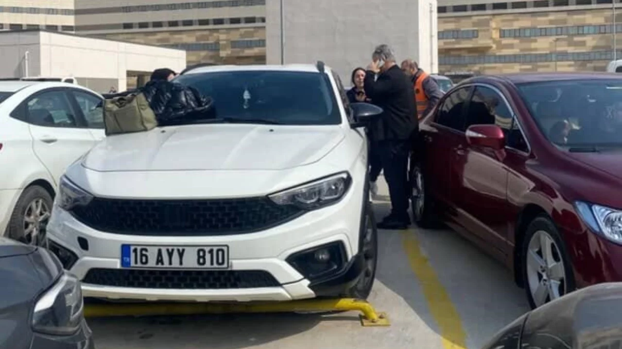 Bursa'da araçta kilitlenen çocuk panik yarattı