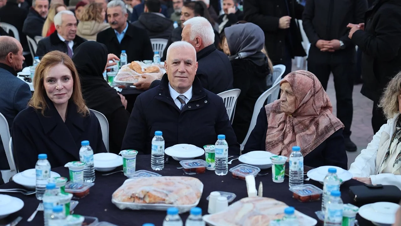Başkan Bozbey kendi mahallesinde komşularıyla iftar yaptı