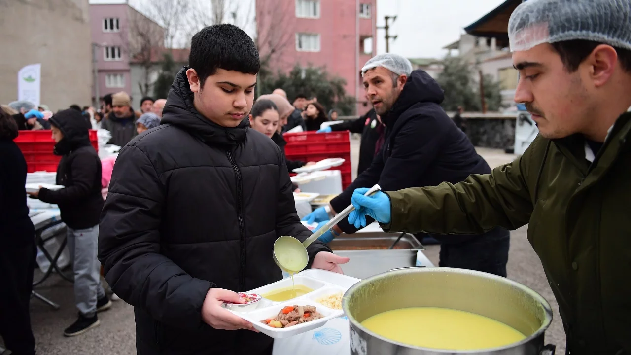 Osmangazi Belediyesi Ramazan Bereketini Sırameşeler'e Taşıdı