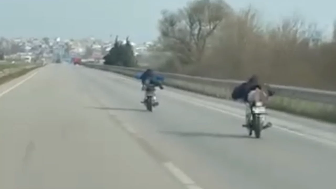 Bursa'da motosiklet sürücülerinin tehlikeli yolculuğu kamerada