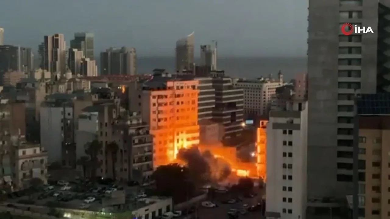 Beyrut'ta İsrail saldırısı sonrası 15 katlı bina yerle bir oldu