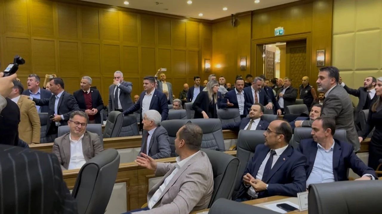 Bursa Büyükşehir Meclisi'nde 'su zammı' tekrar gündeme geldi, tansiyon yükseldi