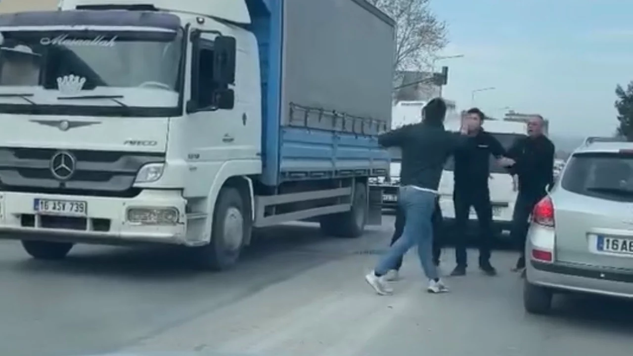 Bursa'da Sürücüler Arası Tartışma Kavgaya Dönüştü