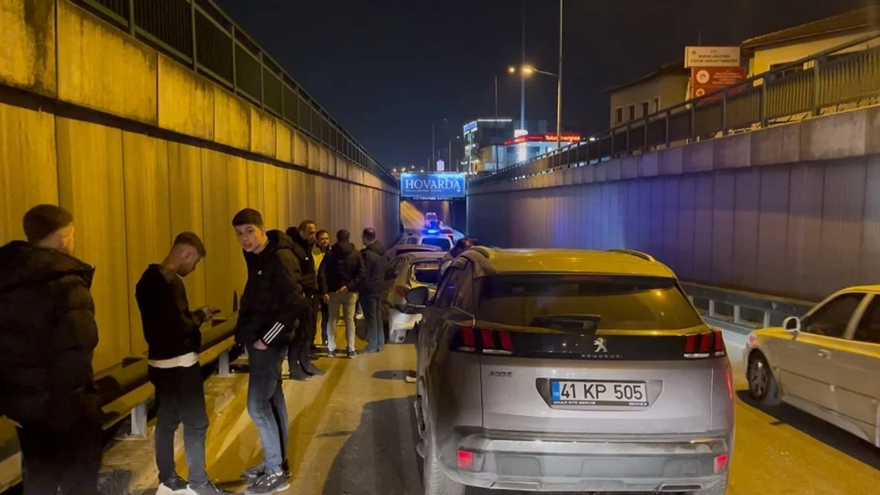 Bursa'da zincirleme kaza sonrası sürücüler arasında kavga çıktı