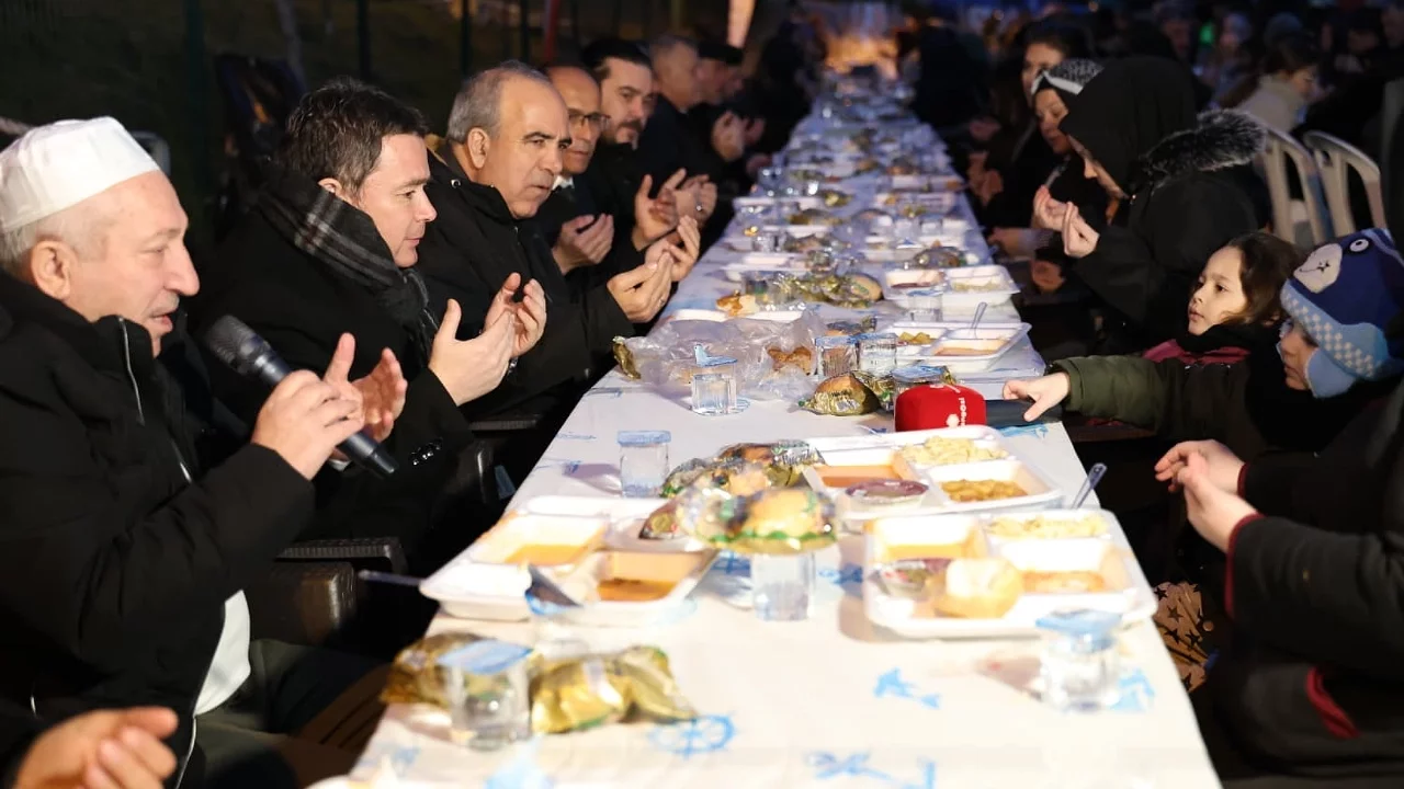 Başkan Aydın Ramazan Sofrasında Osmangazililerle Buluştu