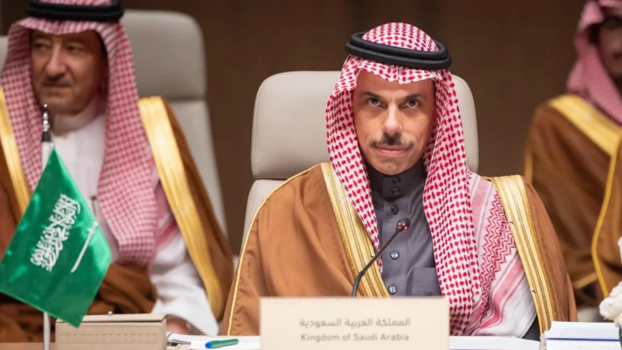 Suudi Bakan'dan İran'a sert uyarı