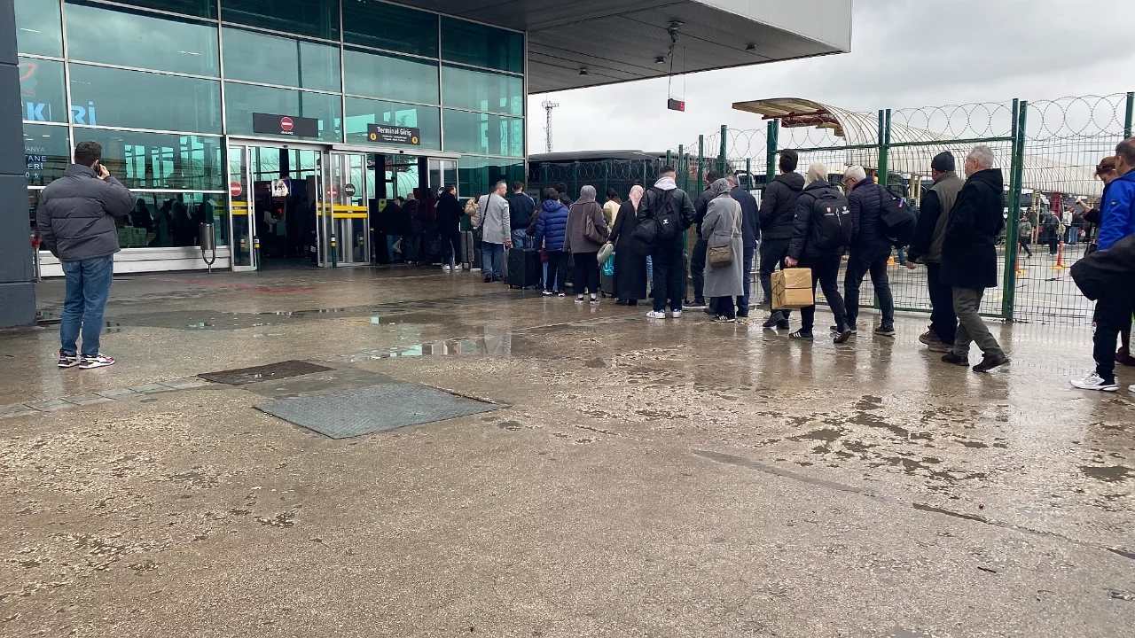 Bursa'da bayram dönüşü başladı, terminal doldu