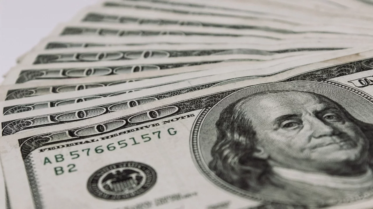 Dövizde haftaya yükselişle başlandı