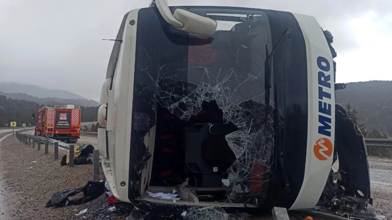 Yolcu Otobüsü Devrildi: Çok Sayıda Yaralı