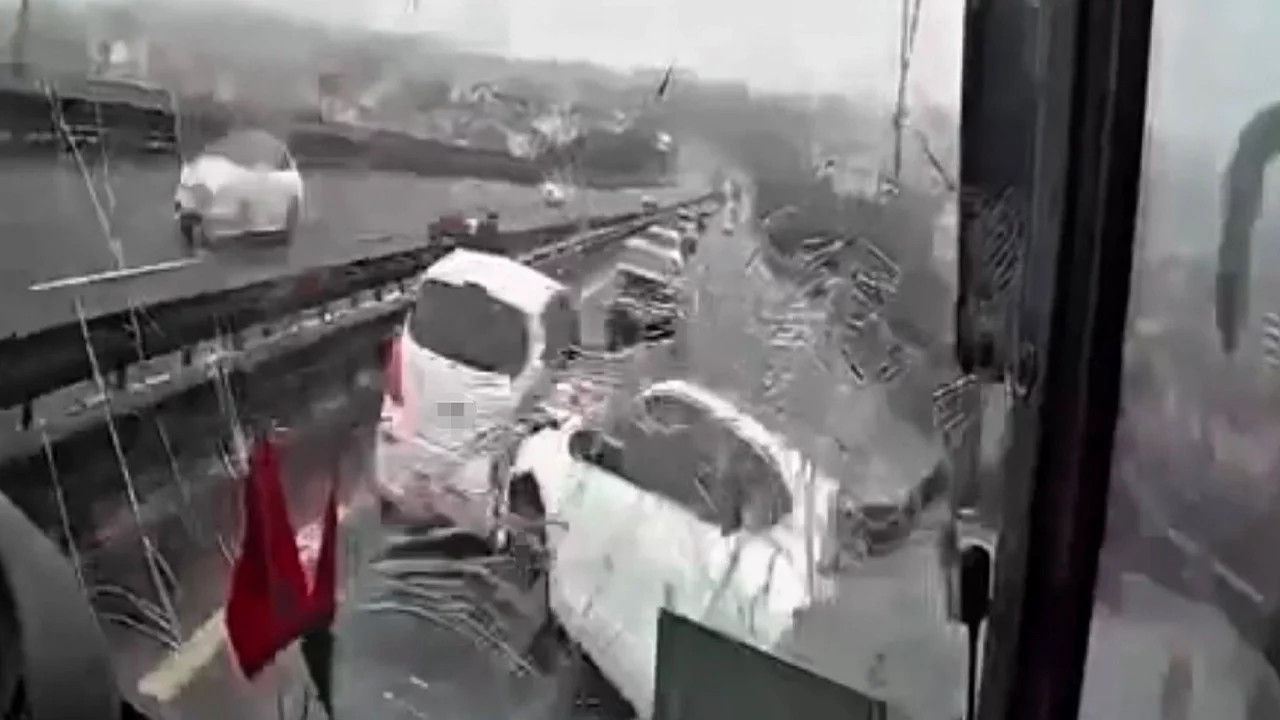 Zincirleme Kaza: 8 Yaralı, Kaçan Otobüs Kamerada