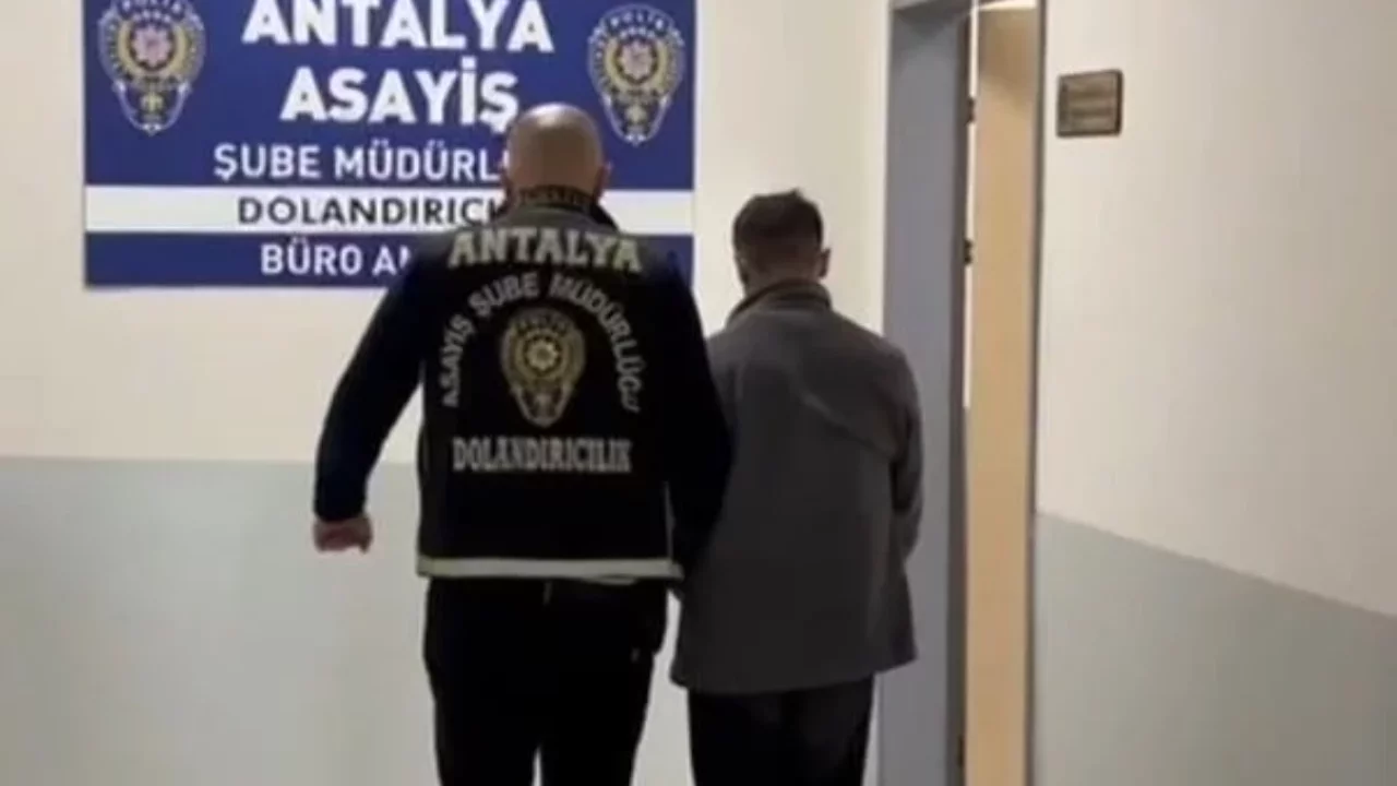 MİT kılığındaki dolandırıcı suçüstü yakalandı