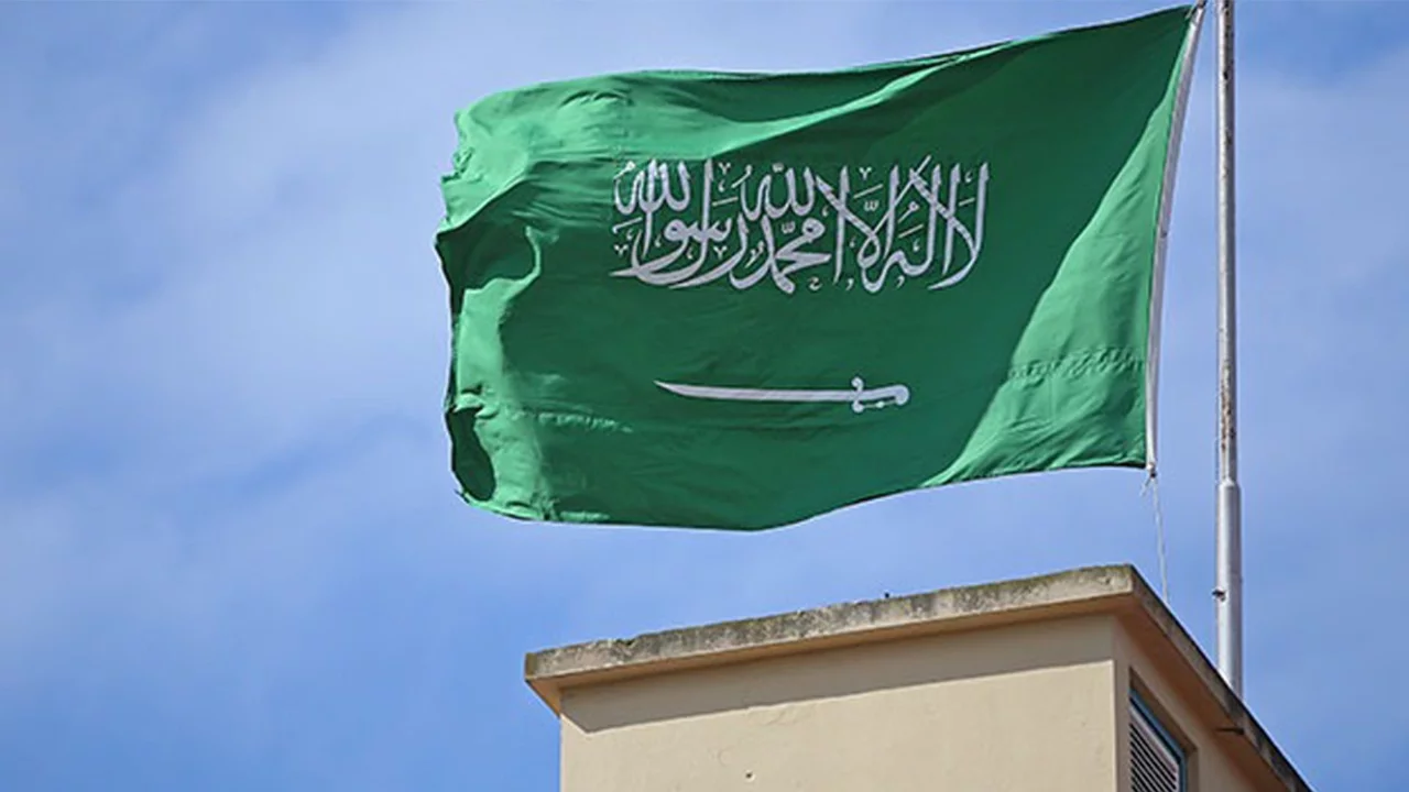 Körfez'de Füze ve İHA Alarmı: Üç Ülke Hedef Alındı