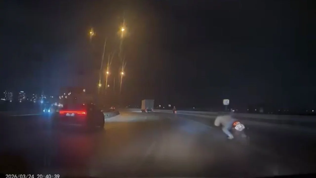 Bursa'da virajı alamayan motosiklet sürücüsü yola savruldu