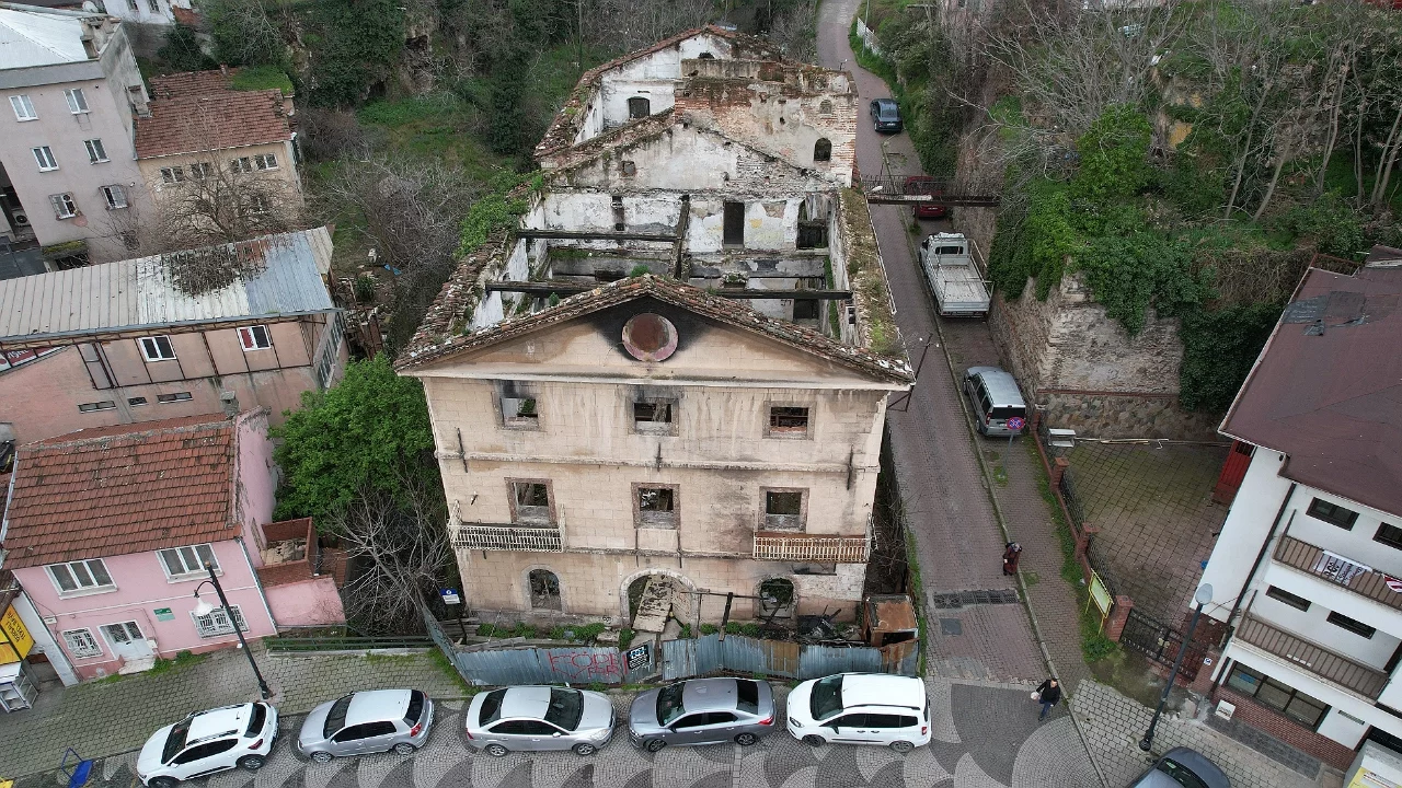 Bursa'da 156 Yıllık Tarihi Bina Yangın Sonrası Dronla Görüntülendi