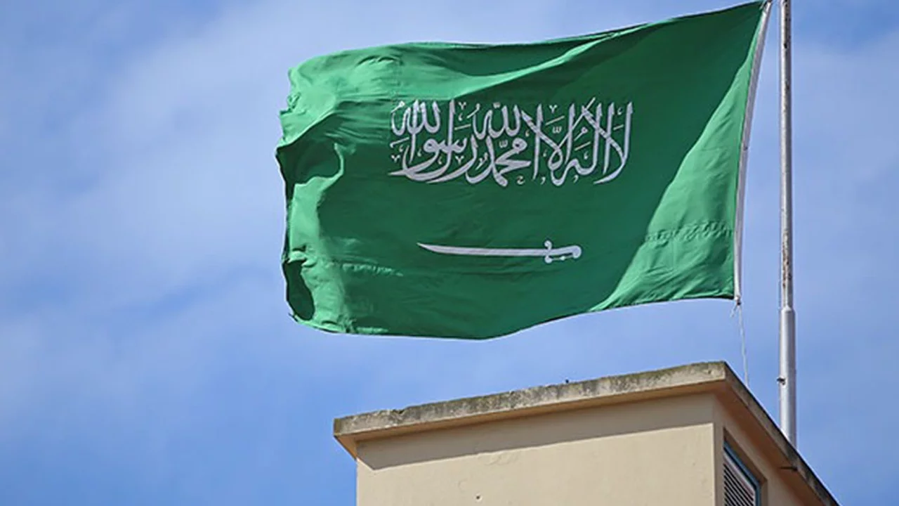 Körfez'de gerilim tırmanıyor: İHA ve füze saldırıları