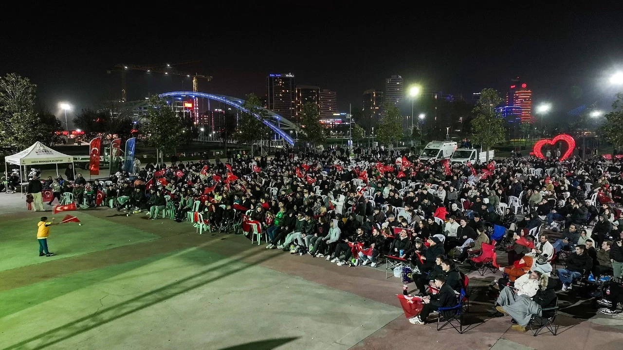 Bursa'da dev ekranda milli coşku