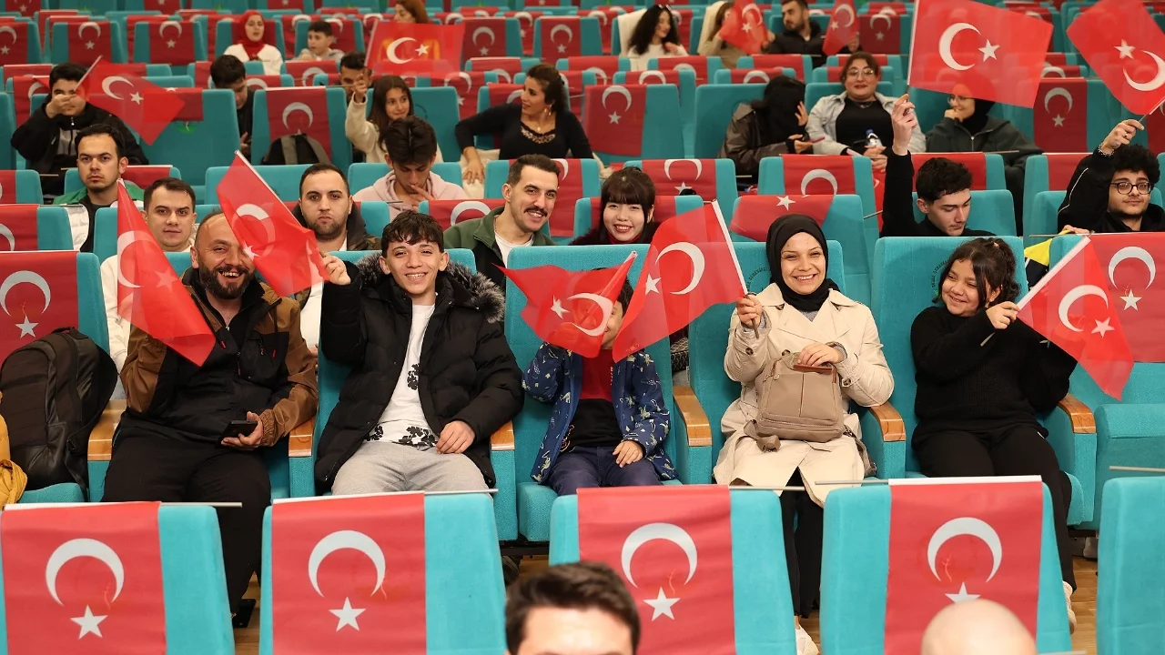 Milli maç heyecanı Osmangazi'de dev ekranda yaşandı