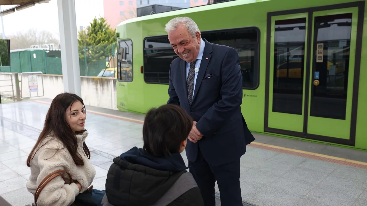 Başkan Şadi Özdemir'den mesai öncesi metro sürprizi