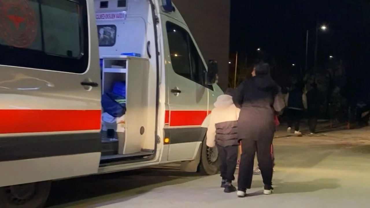 Bursa'da tavuk döner yiyen 25 kişi zehirlendi