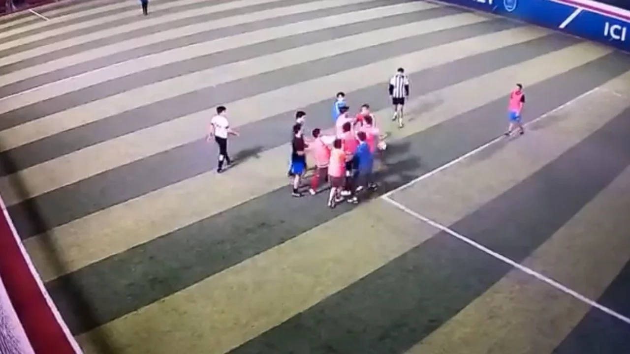 Bursa'da halı sahada maç yerine kavga