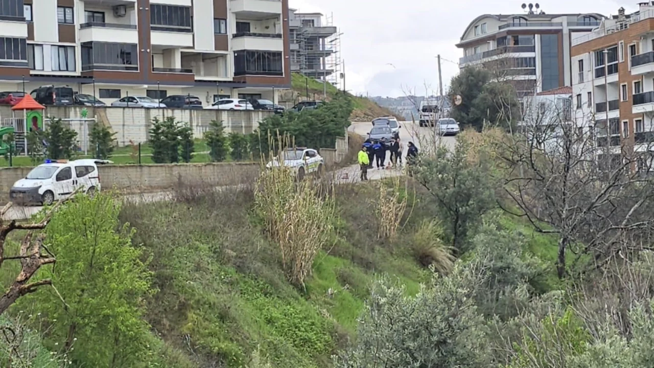 Bursa'da Yol Çöktü: Site Sakinleri Tedirgin