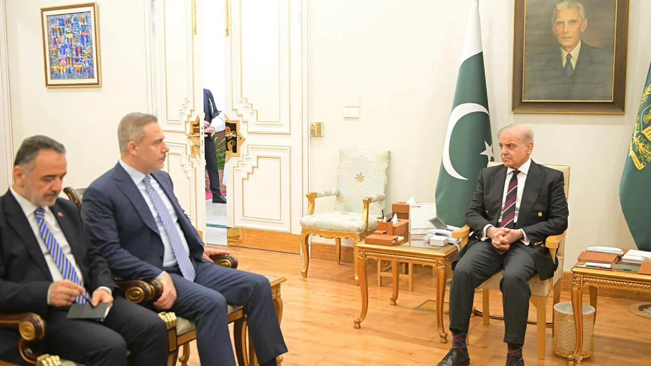 Bakan Fidan, Pakistan Başbakanı Şerif tarafından kabul edildi