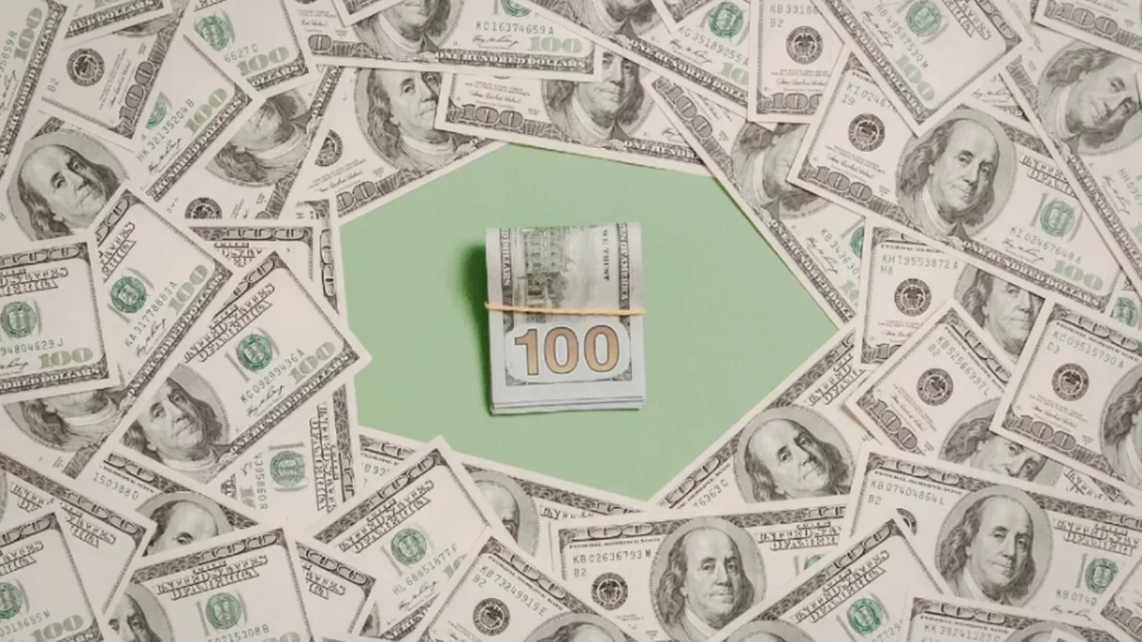 Döviz Haftaya Hafif Artışla Başladı