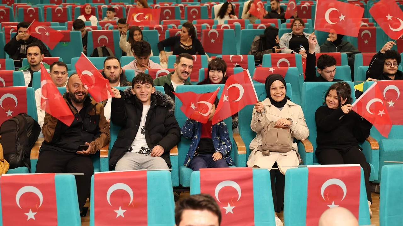 Milli Maç Heyecanı Osmangazi'de Dev Ekranda Yaşandı