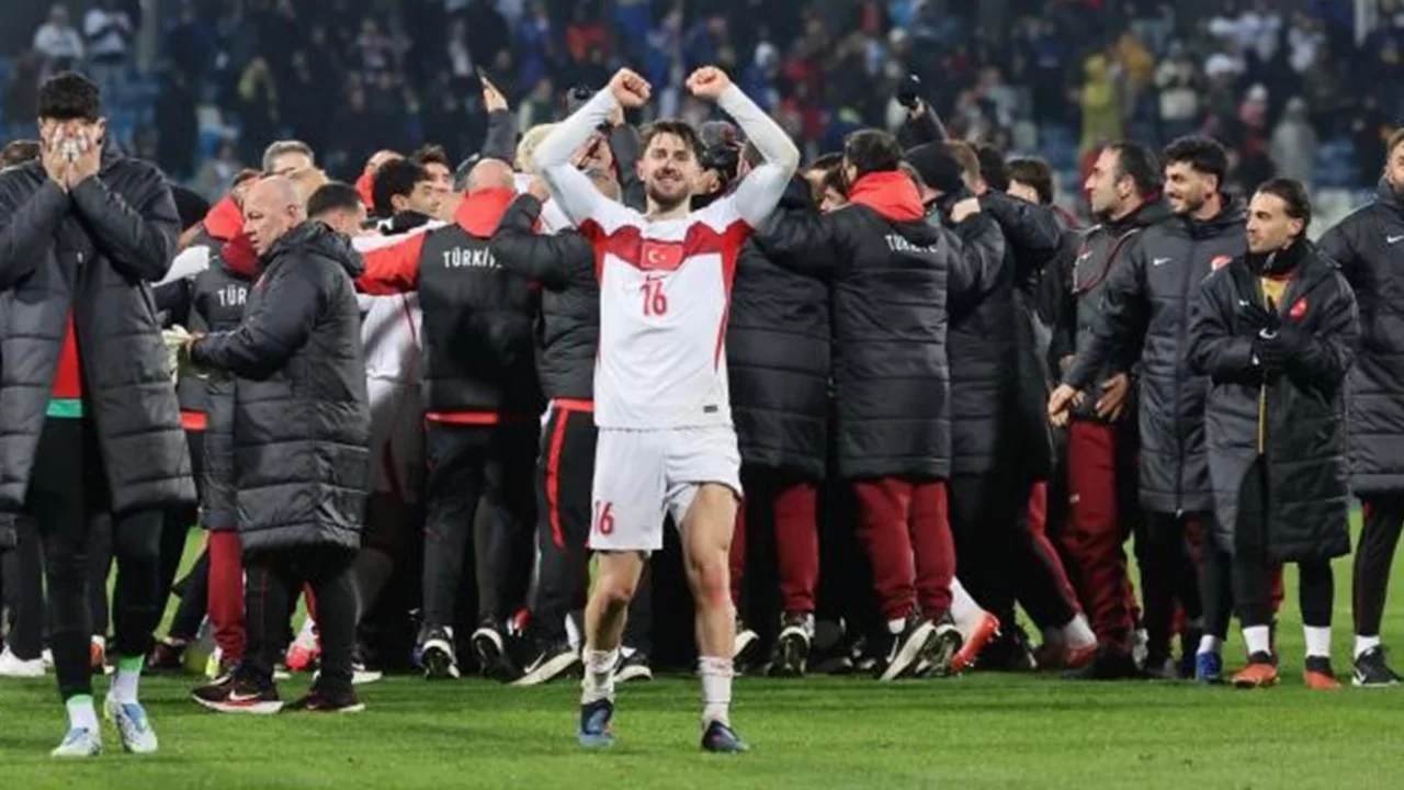 Dünya Basını Türkiye'yi Konuşuyor: 24 Yıl Sonra Gelen Bilet Manşetlerde