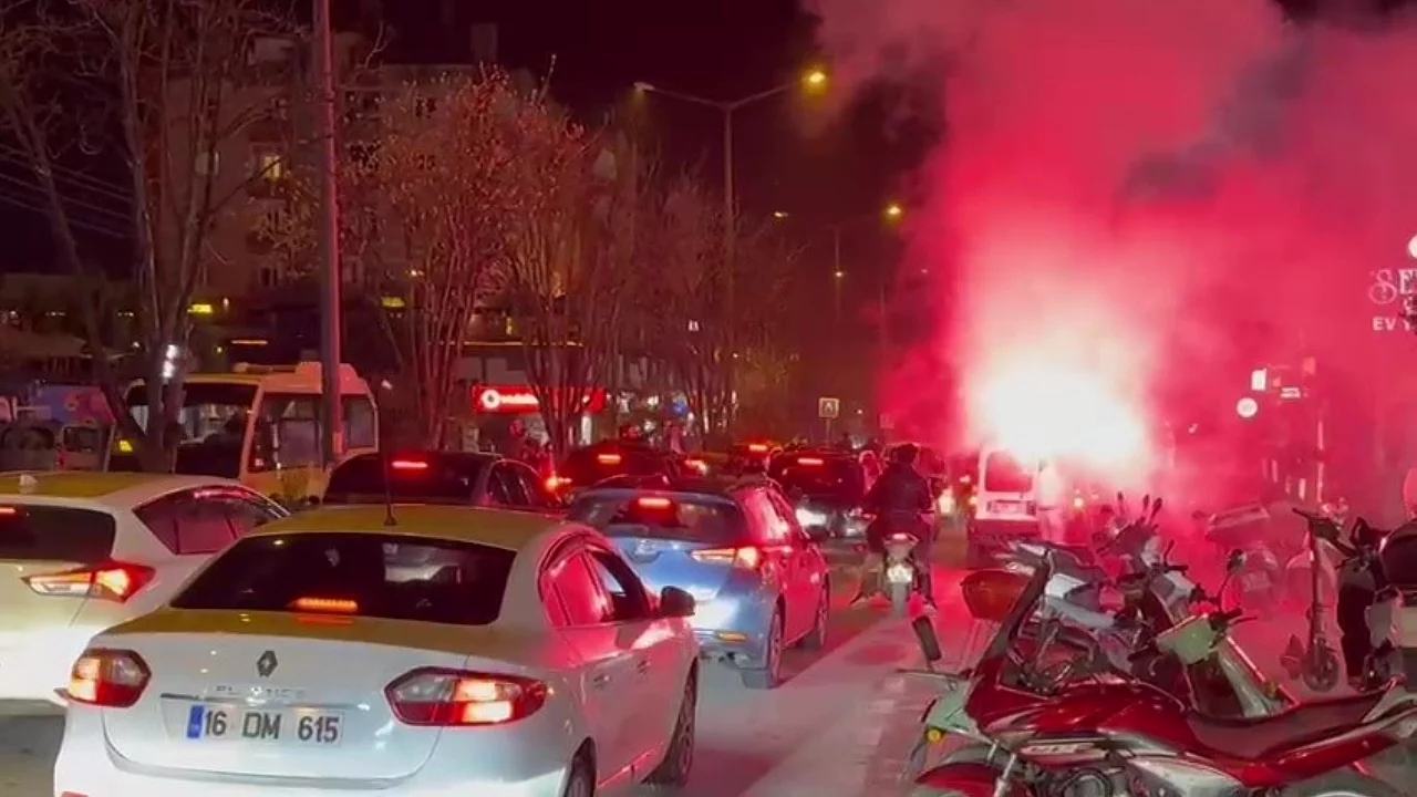 Bursa'da Dünya Kupası coşkusu sokaklara taştı