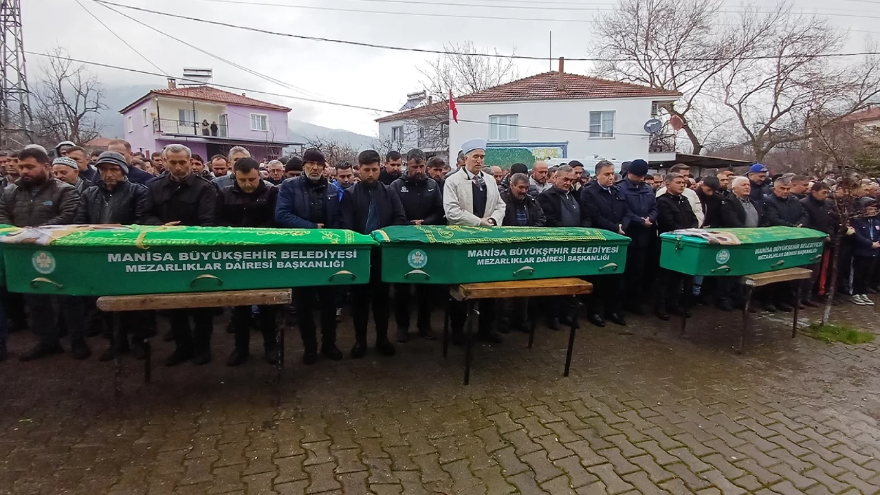 Manisa'da Katledilen Aile Son Yolculuğuna Uğurlandı